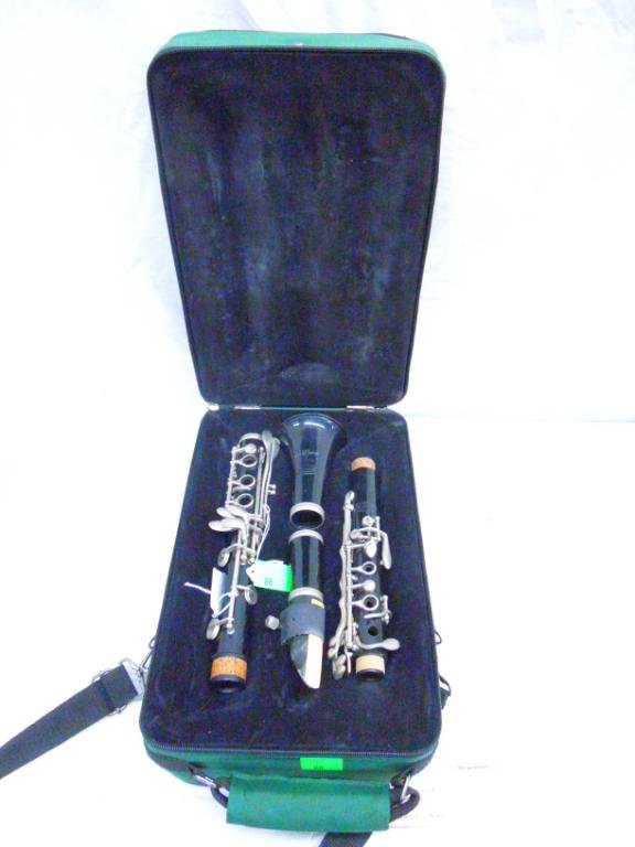 Bundy Resonite Clarinet SER# 1424505: Bundy Resonite Clarinet SER# 1424505 with case. Condition: Fair used, shows wear