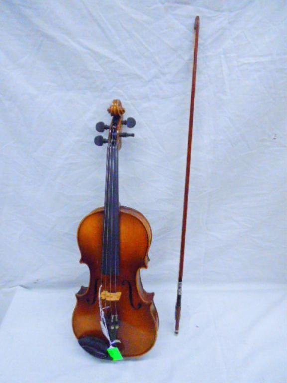4/4 Violin German Strad Copy With Case & Bow: 4/4 Violin German Strad Copy With Case & Bow. Condition: Fair used, shows signs of wear throughout.