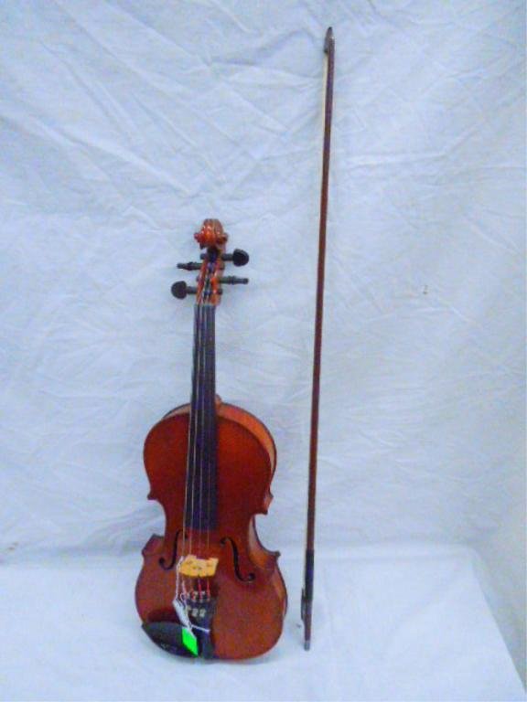 3/4 Violin By Henri Farny With Case & Bow: 3/4 Violin By Henri Farny With Case & Bow. Condition: Good used, shows minor wear.