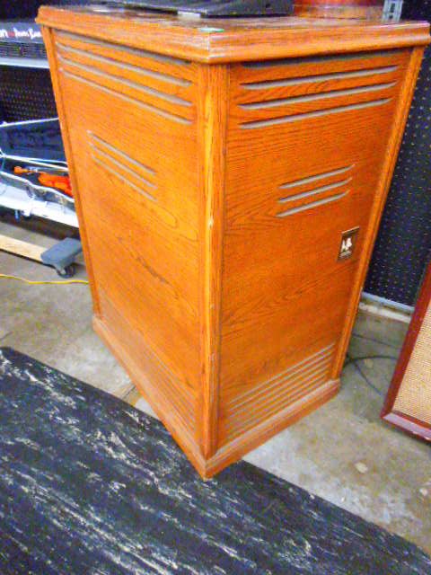 Rotosonic Organ Speaker Model 715-C: Rotosonic Organ Speaker Model 715-C. Condition: Good used, some scratches. Untested.