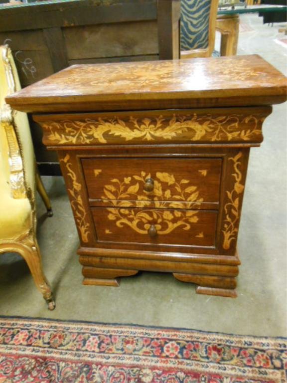 Pr Marquetry End Tables: Pair of marquetry end tables, mahogany with overall urn, floral & scroll inlays, three drawers, 20th C. CONDITION: Scratches & abrasions, one drawer knob missing.