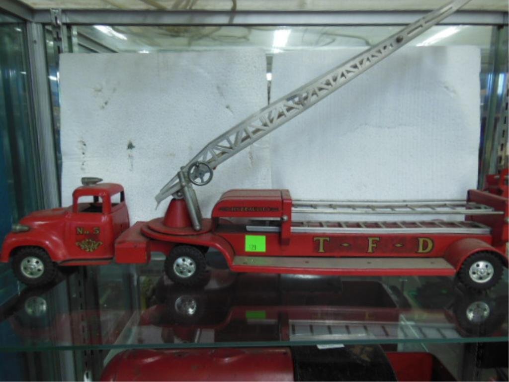 Steel Tonka Ladder Fire Truck: Vintage pressed steel Tonka ladder fire truck, 34" l x 6" t (ladder not extended). CONDITION: Good, used, minor wear.