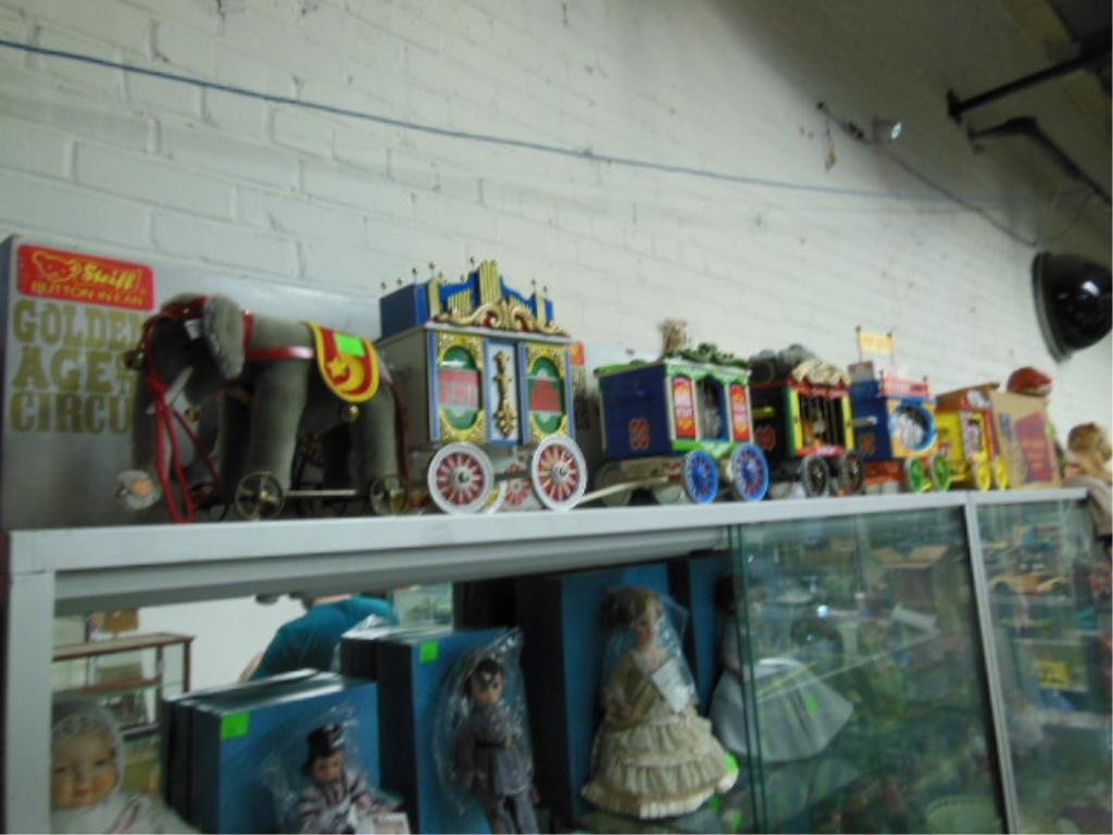 Steiff Golden Age of The Circus: Steiff Golden Age of The Circus limited edition/ numbered set. Includes: elephant & circus cart #4977/5000, giraffe cart #4601 / 5000, Bengal tiger cart #3530/5000, bear cart #3351 / 5000, & lion cart