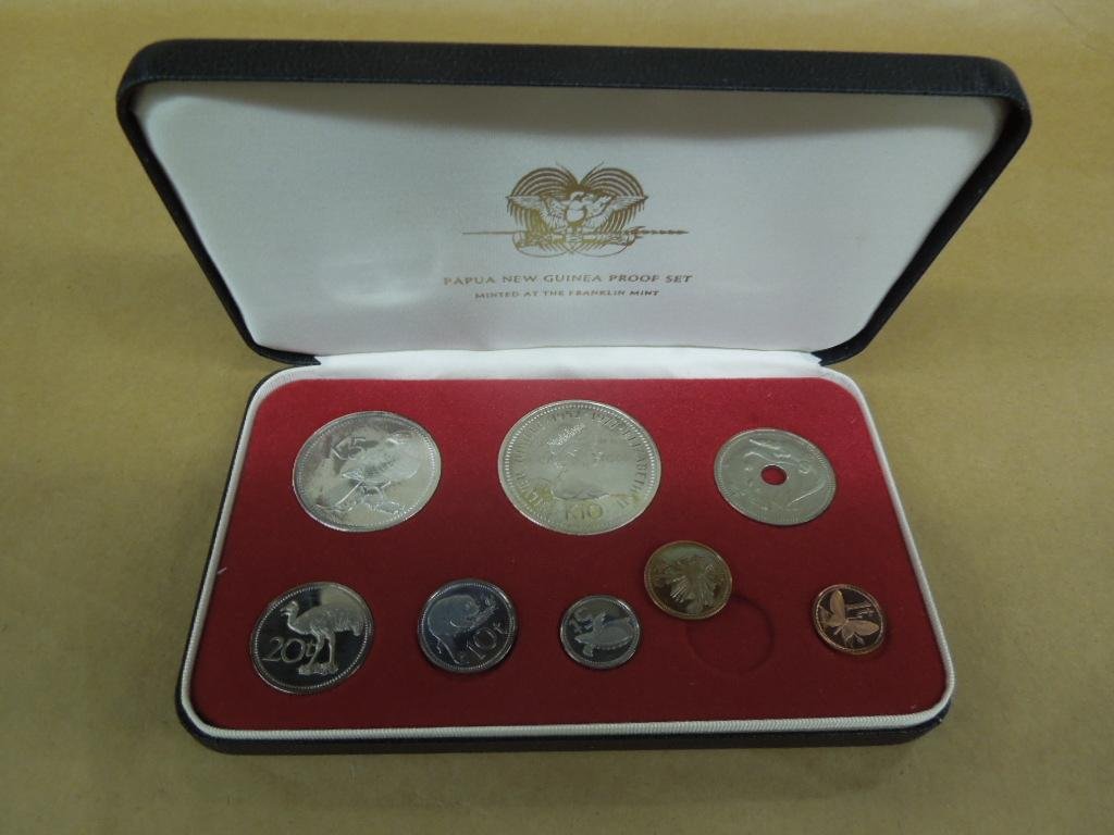 1977 Papua New Guinea 8 coin proof set: 1977 Papua New Guinea 8 coin proof set; Franklin mint, silver Jubilee of Queen Elizabeth II including; silver 10 and 5 Kina, cupro-nickel 1 Kina, 20, 10, and 5 Toea and bronze 2 and 1 Toea, in custom