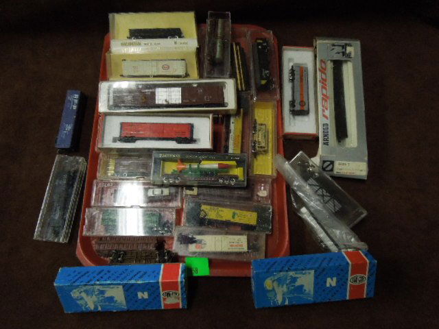Lot "N" Gauge Train Set Boxcars: Large lot of "N" gauge train set boxcars. CONDITION: Fair, used.