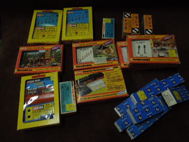 Lot "N" Gauge Train Platform Accessories: Large lot of "N" gauge train platform accessories, made in Germany by: Rapido, Busch, Bra-Wa. CONDITION: Good, new.