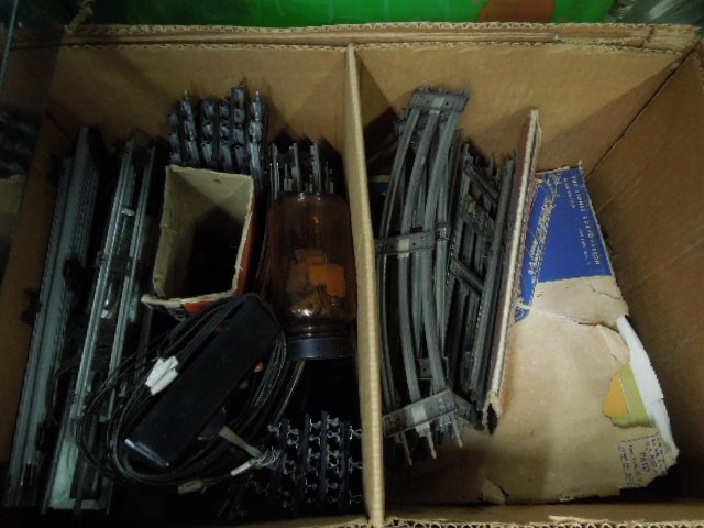 Large lot of loionel "O" Gauge Train track & Other: Large lot of loionel "O" Gauge Train track, Transformer, Switches & Other. CONDITION: Fair used.