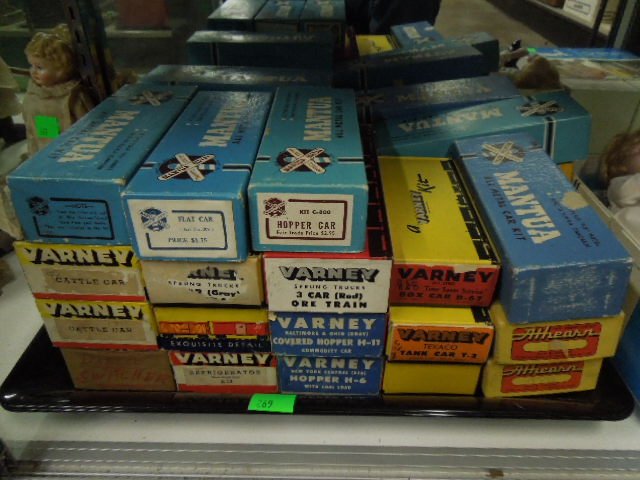 Large Lot of H.O Train Cars: Large Lot of H.O Train Cars by: Varney, Athearn, & Mantua CONDITION: Good used.