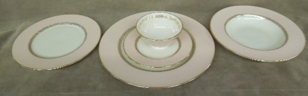60 Pc Lenox Dinner Service: Sixty piece Lenox dinner service for twelve "Carribee" pattern, including: twelve dinner plates, twelve luncheon plates, twelve bowls, twelve bread & butter plates & twelve cups & saucers. CONDITION: 