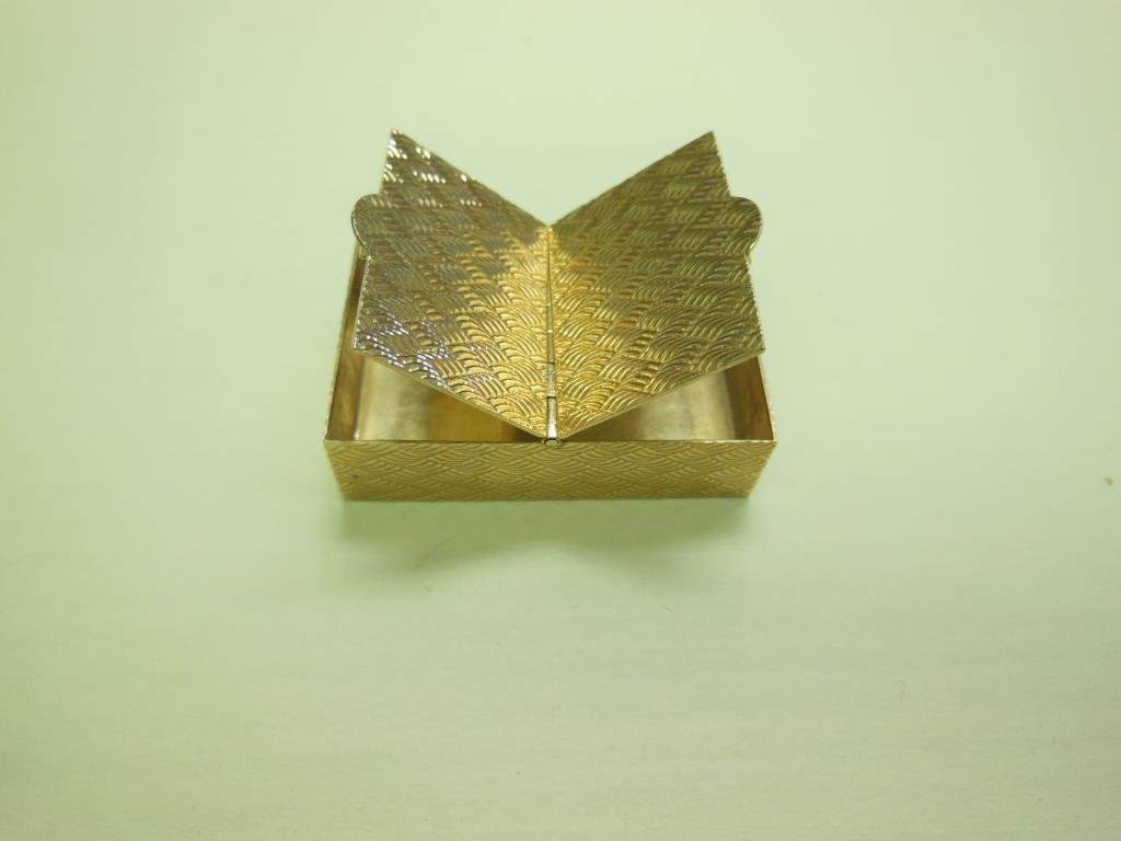 14k YG Pill Box: 14k yg pill box, double sided, engine turned chevron design, marked 14k on bottom, 1 1/2" x 1" x 7/16", 13.5 DWT. [51] CONDITION: Very good, minor surface scratches from normal use.