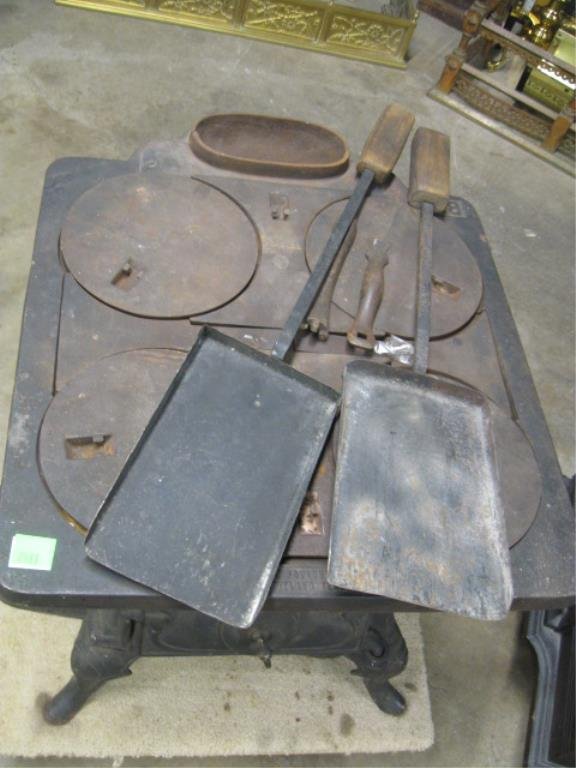 Dixie Foundry Co No 28 Cast Iron Stove