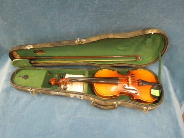 1/4 Size Child's Violin: 1/4 size child's violin made in China with case & bow. CONDITION: Good, used, shows wear from use.