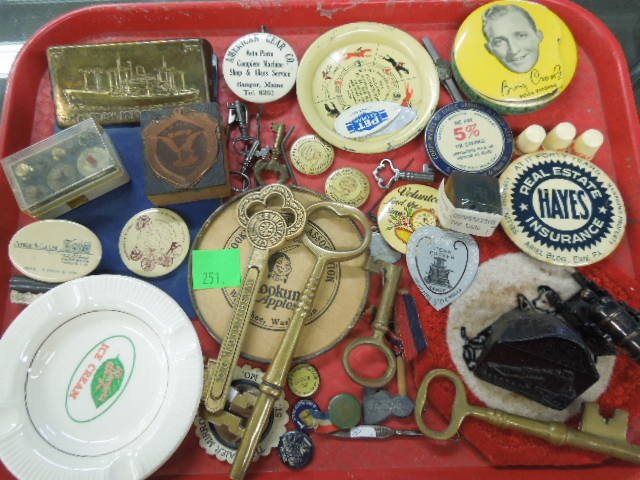 Vintage American advertising memorabilia: Vintage American advertising memorabilia including; pins, buttons, ashtrays, keys, clipboard, thimbles, most early 2oth c. Condition; minor wear, Bing Crosby pad with torn face