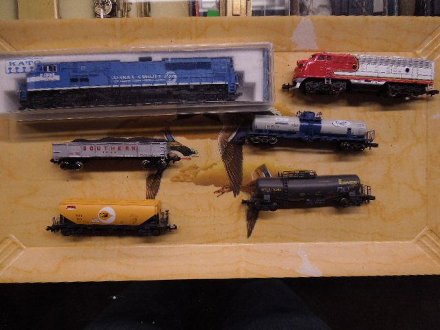 Lot of N Scale Locomotives & Cars: Lot of N Scale Locomotives and Cars includes: Kato Conrail Locomotive, and Bachman B Engine and 4 cars. CONDITION: Good, used.
