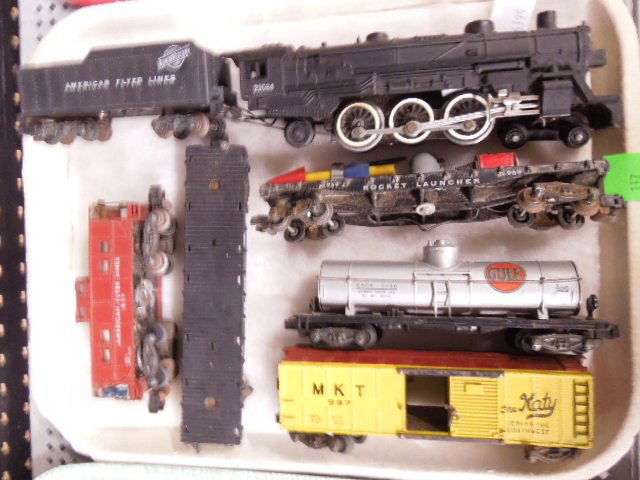 Vintage American Flyer Train Set: Vintage American Flyer Train Set includes: Engine #21084 and Tender, #925 Gulf Car, #937 MKT car, #969 Rocket Launcher, #928 New Haven, and #977 Action Caboose. CONDITION: Used, Rocket Missing fin, we
