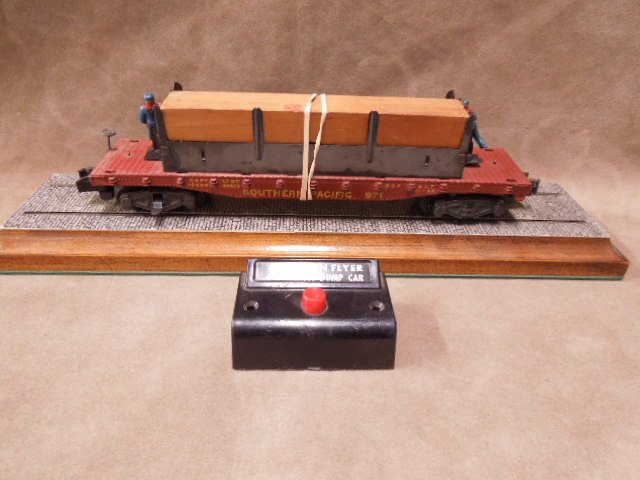 American Flyer #971 "Moe & Joe" Lumber Unloader: American Flyer #971 "Moe & Joe" Lumber Unloader with control, no box. CONDITION: Good, used.