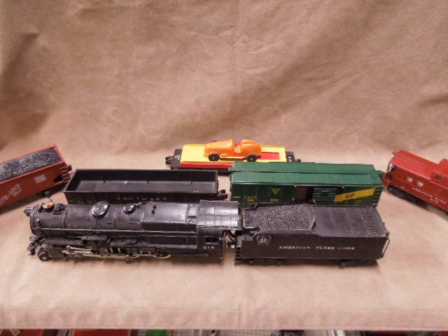 American Flyer Train Set #K5346W: American Flyer Train Set #K5346W includes: #316 Engine and Tender, #915 Auto Car, #920 Gondola, #921 Hopper Car, #922 Gaex Boxcar, #930 Caboose, includes box. CONDITION: Very good, used.