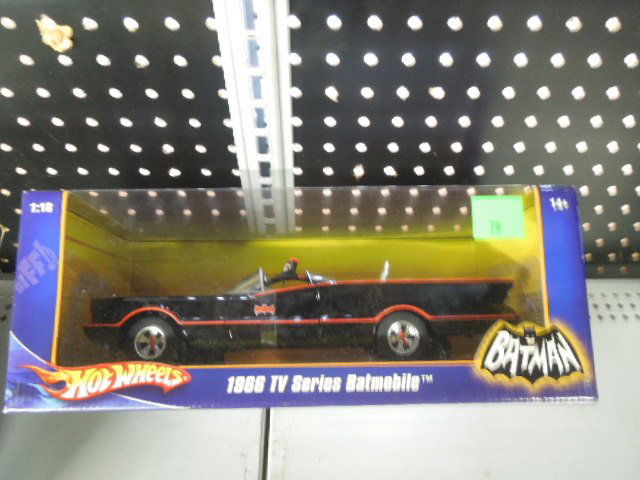 Hot Wheels 1966 TV Series Diecast Batmobile 1/18: Hot Wheels 1966 TV Series Diecast Batmobile 1/18 scale. Model L2090Condition: New in box.