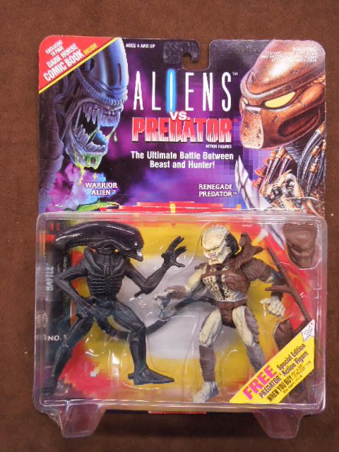 Aliens VS. Predator 2 Pack Set by Kenner: Aliens VS. Predator 2 Pack Set by Kenner. comes with exclusive 16 page Dark Horse Comic. Condition: New in original packaging