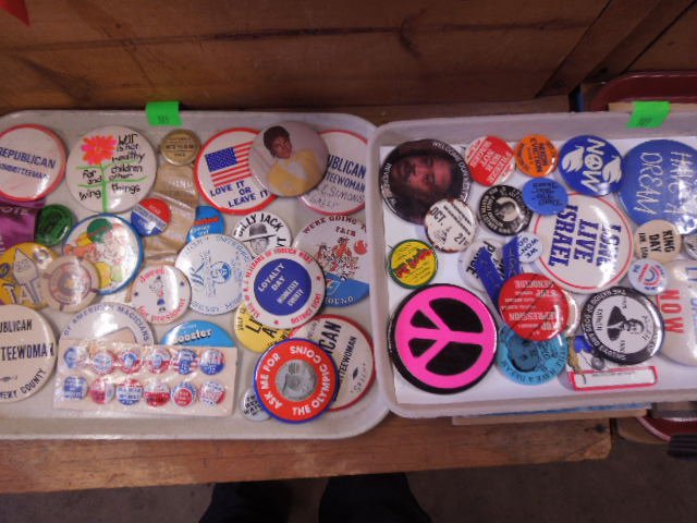 50+ African Amer. Anti War & other buttons: 50+ African American Anti War & other buttons including; MLK, J. Jackson, Sharpton, Republican Committee, Society of American Magicians, Live Aid State Fair, Michael Jackson, Chipmunks, Archie Bunker 