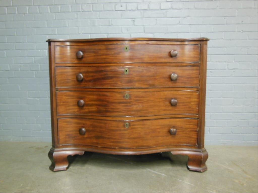 Chippendale Mahogany Serpentine Chest (1 of 5)