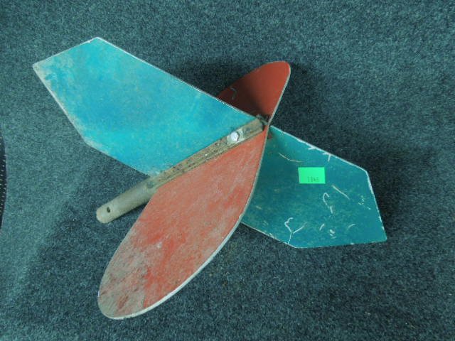 Signal Switch Direction Sign: Signal Switch Direction Sign, aluminum red & green directional markers, cast iron pole, 21". CONDITION: Paint loss on marker, fitting & rusting on holder.