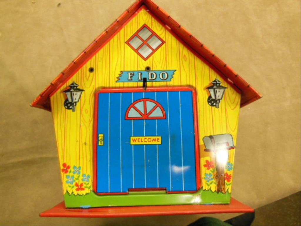 Fido's tin Musical Dog House (1 of 4)