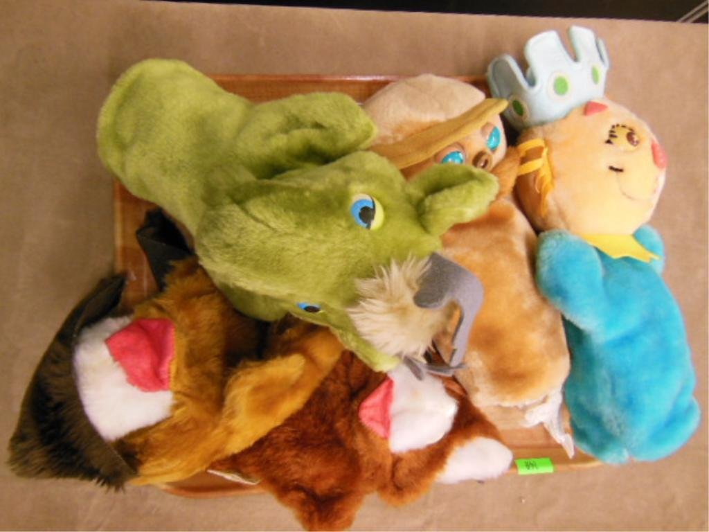 5 Cloth puppets: 5 Cloth puppets. including Disney's The fox and the hound, and other. Cond: Minor wear