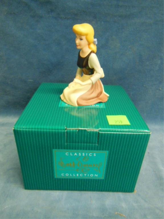Disney Classic Collection figurine Cinderella (1 of 4)