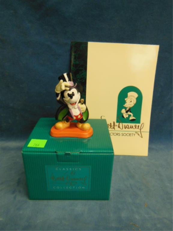 Disney Classic Collection figurine (1 of 4)