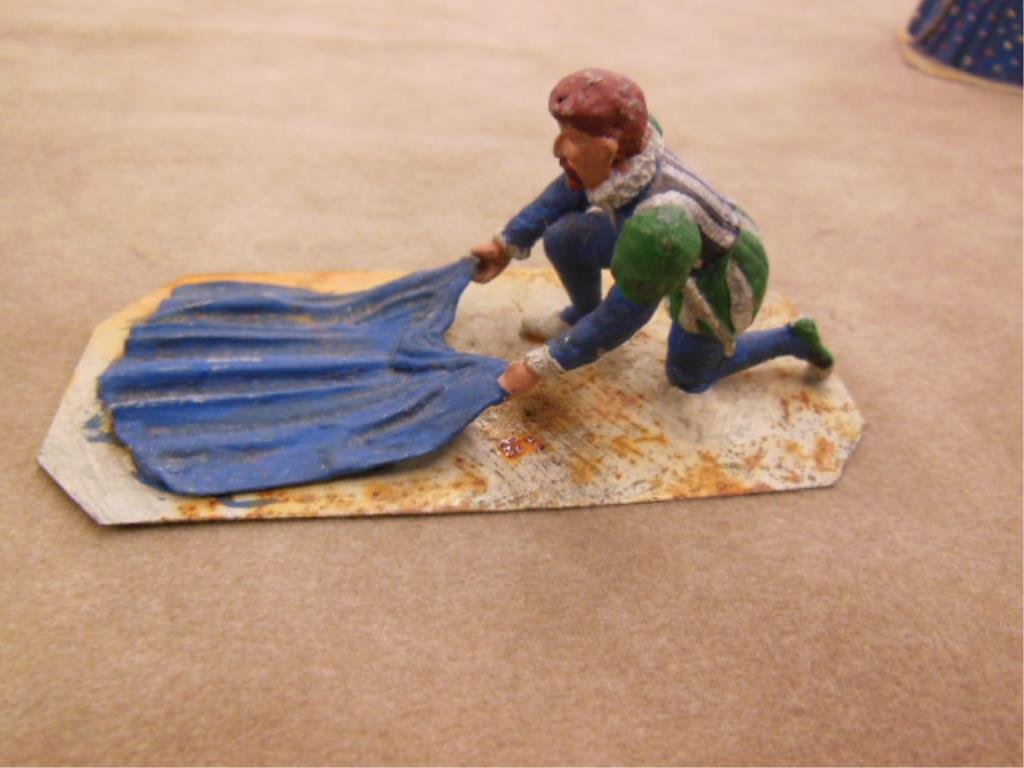 Lead Queen & Valet figure (1 of 4)