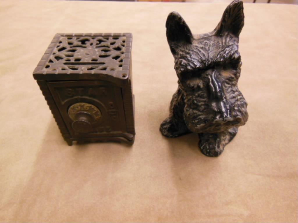 2 Vintage metal banks (1 of 4)