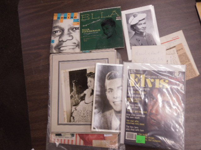 Celebrity magazines signed photos & other (1 of 6)