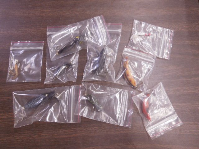 8 Vintage Lures with hooks: 8 Vintage Lures with hooks all brightly decorated in plastic bags Condition; some wear from age and use