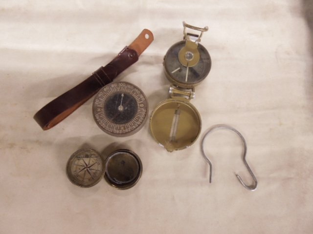 3 Vintage US Army compasses (1 of 4)