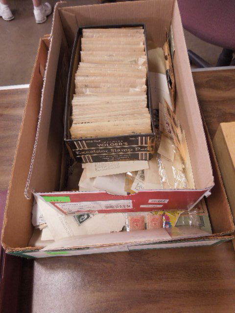Lg Lot US & Foreign stamps including; 100+ loose and pl (1 of 4)