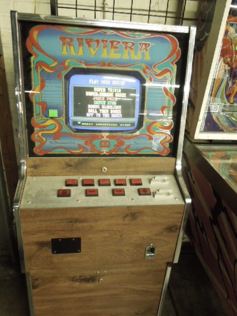 Vintage Merit Industries Riviera video poker (1 of 5)