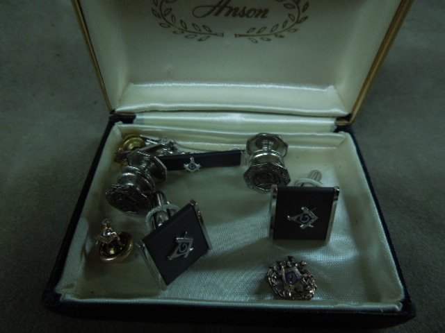 Assorted Masonic men's jewelry (1 of 4)