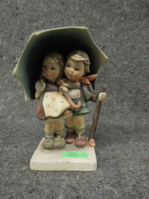 Hummel figurine Stormy Weather (1 of 3)