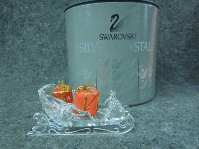 Swarovski crystal figurine (1 of 3)