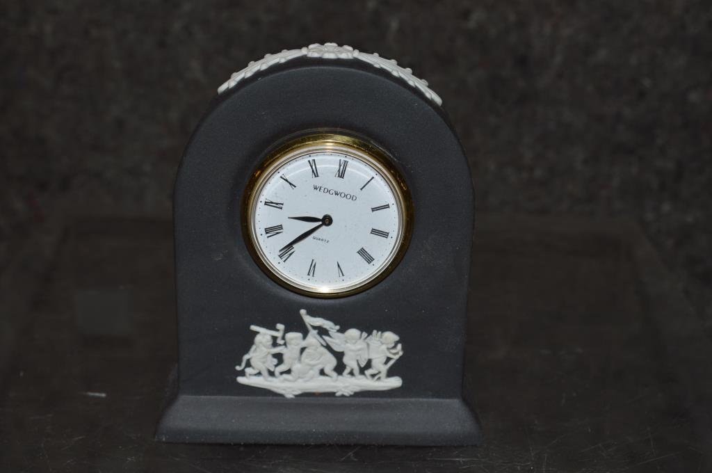 Wedgwood cabinet clock (1 of 5)
