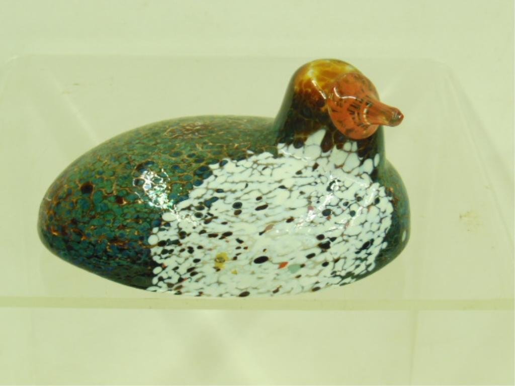 Bertil Vallien Kosta Boda Duck Figure: Bertil Vallien designed for Kosta Boda. 3" (h) x 5" (l) x 3" (w) mottled glass duck form figure, signed on base with "Bertil Vallien" paper label. CONDITION: Very good condition with no damage.