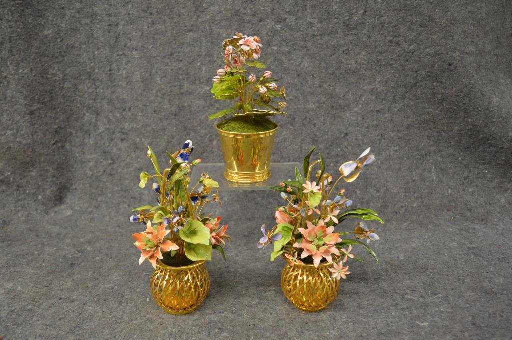 Mottahedeh design flower arrangement (1 of 3)