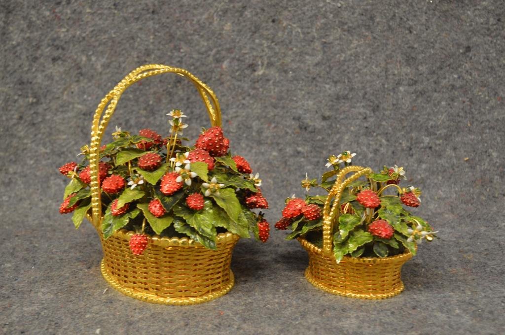 2 unmarked Fleurs des Siecles flower arrangement (1 of 3)