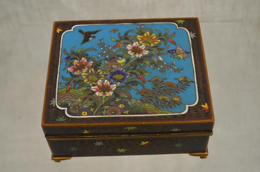 Antique Japanese Cloisonne Covered Box (1 of 7)