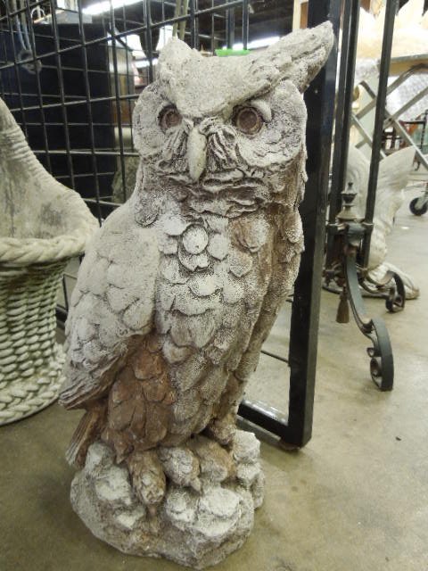 Compania International Concrete Owl (1 of 1)