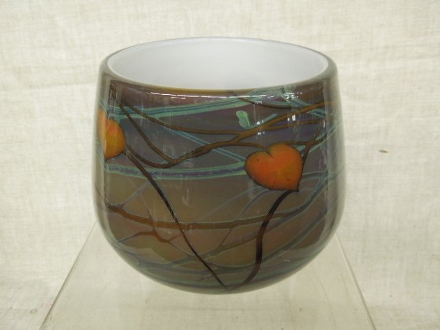 William LeQuier Art Glass Vase: William LeQuier Contemporary art glass 5 1/2" (height) x 6" (length) vase, opalescent cased with a mottled vine & heart design, signed on base "L.W. LeQuier 11-78". CONDITION: Very good condition with