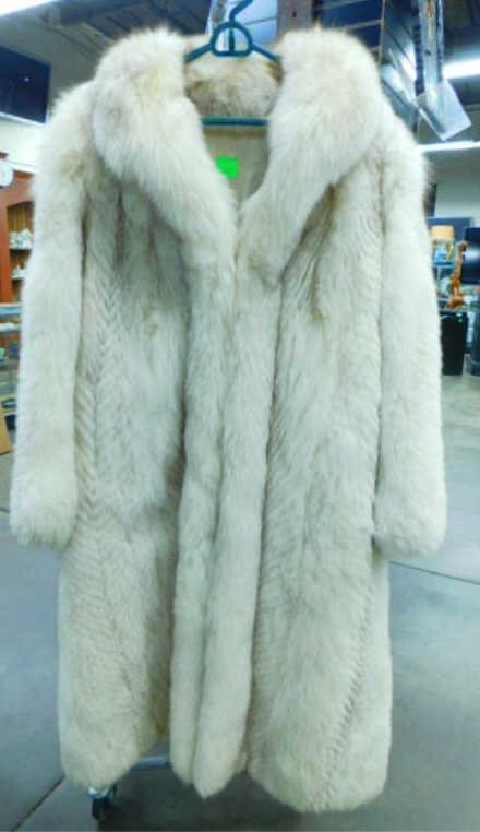Vintage Ladies White Fox Coat (1 of 5)