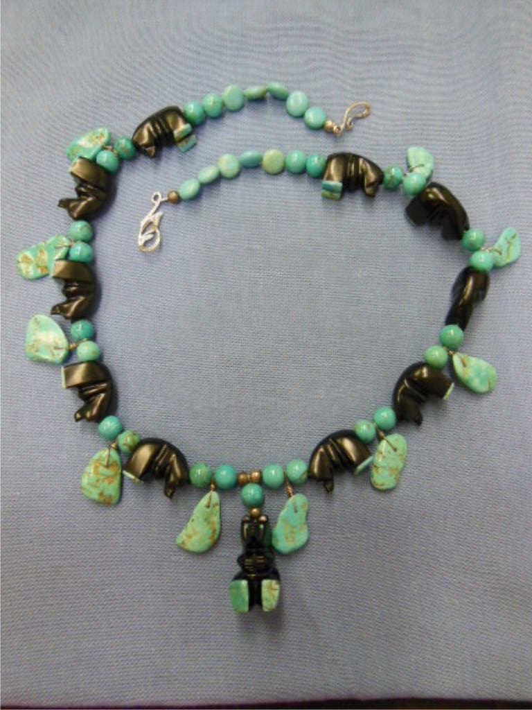 Native American Bear Fetish Necklace (1 of 4)