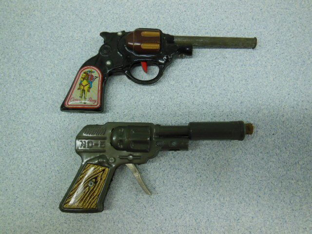 2 Vintage Japanese tin Western toy pistols (1 of 2)